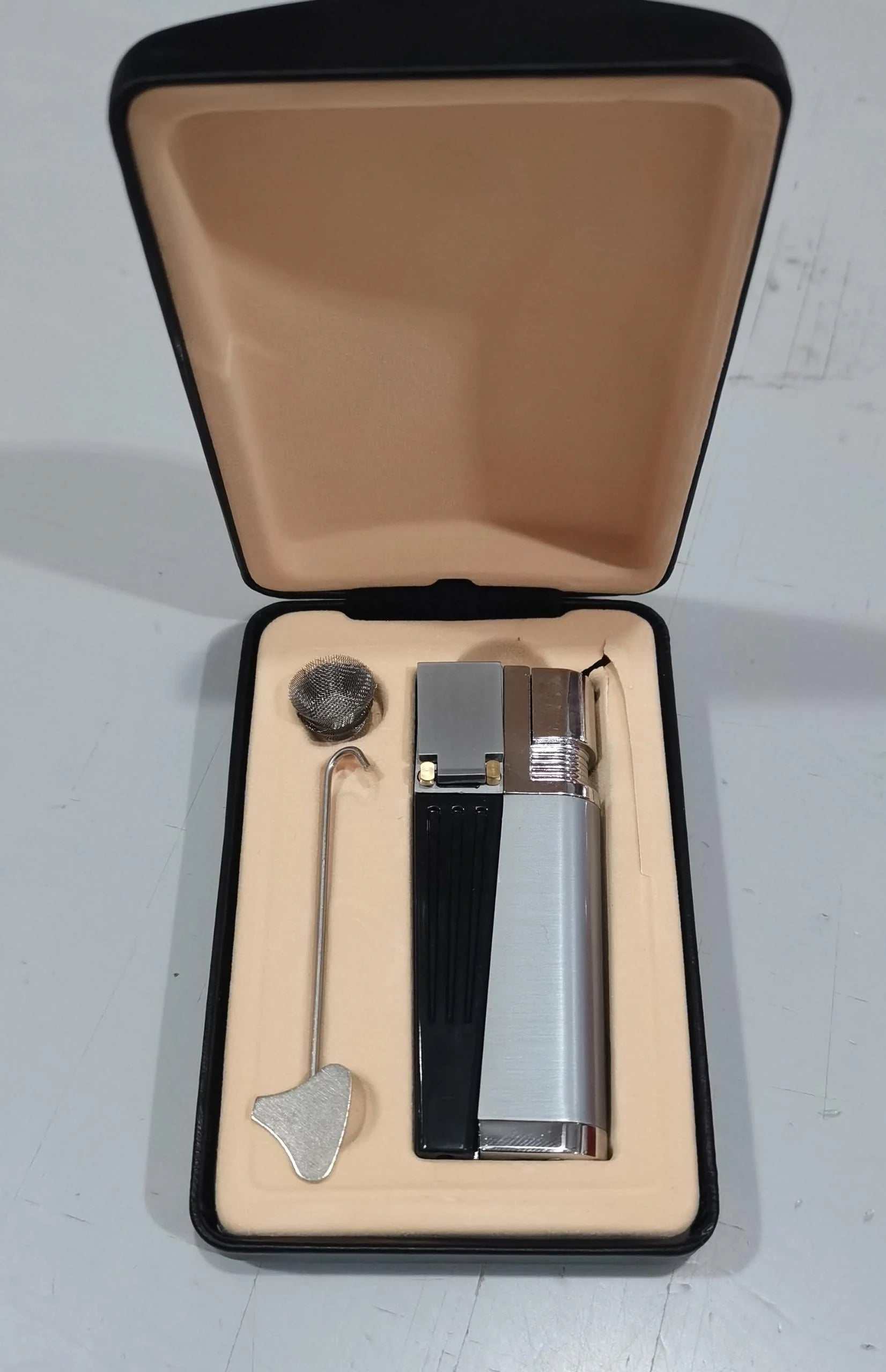 Foldable metal pipe lighter with stash compartment, eco-friendly and durable design