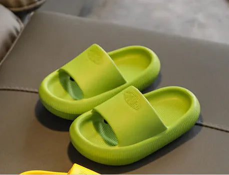Children's EVA slippers with 1.5cm thick injection-moulded soles in mixed colours