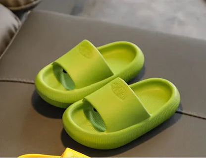 Children's EVA slippers with 1.5cm thick injection-moulded soles in mixed colours