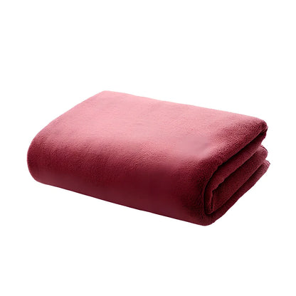 Microfiber pet towel in blue colour showing 40x60cm size with water absorption demonstration