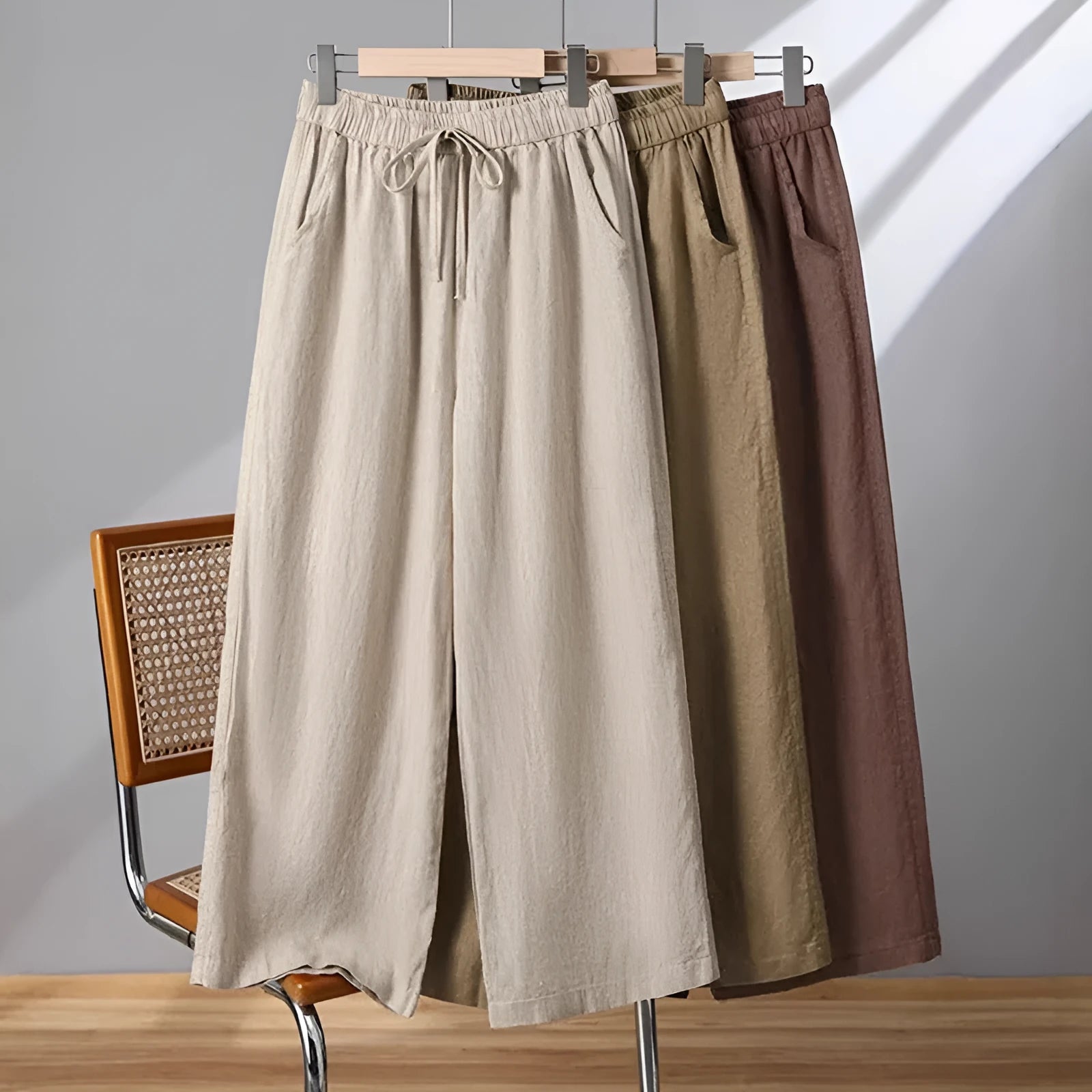 Women's straight-leg casual trousers with elastic waistband and drawstring closure in polyester fabric