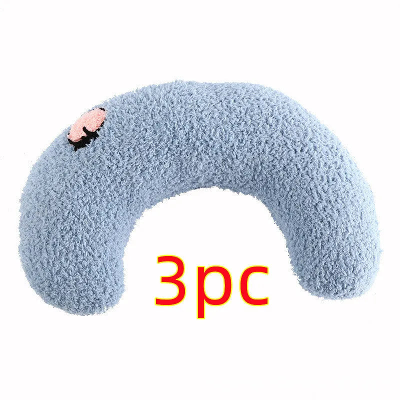 White U-shaped pet pillow measuring 27cm with raised rim supporting small cat's neck and back