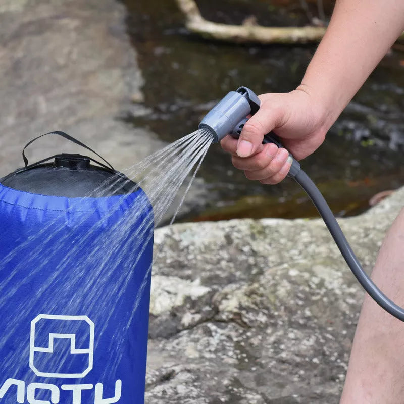 Portable outdoor bath bag in red, black, or blue with 11L capacity and 200cm water pipe