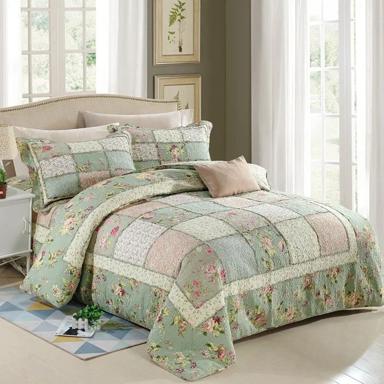 Pure cotton quilted three-piece bedding set showing 230 × 250cm bedspread and 50 × 70cm pillowcases with 68*64 fabric density