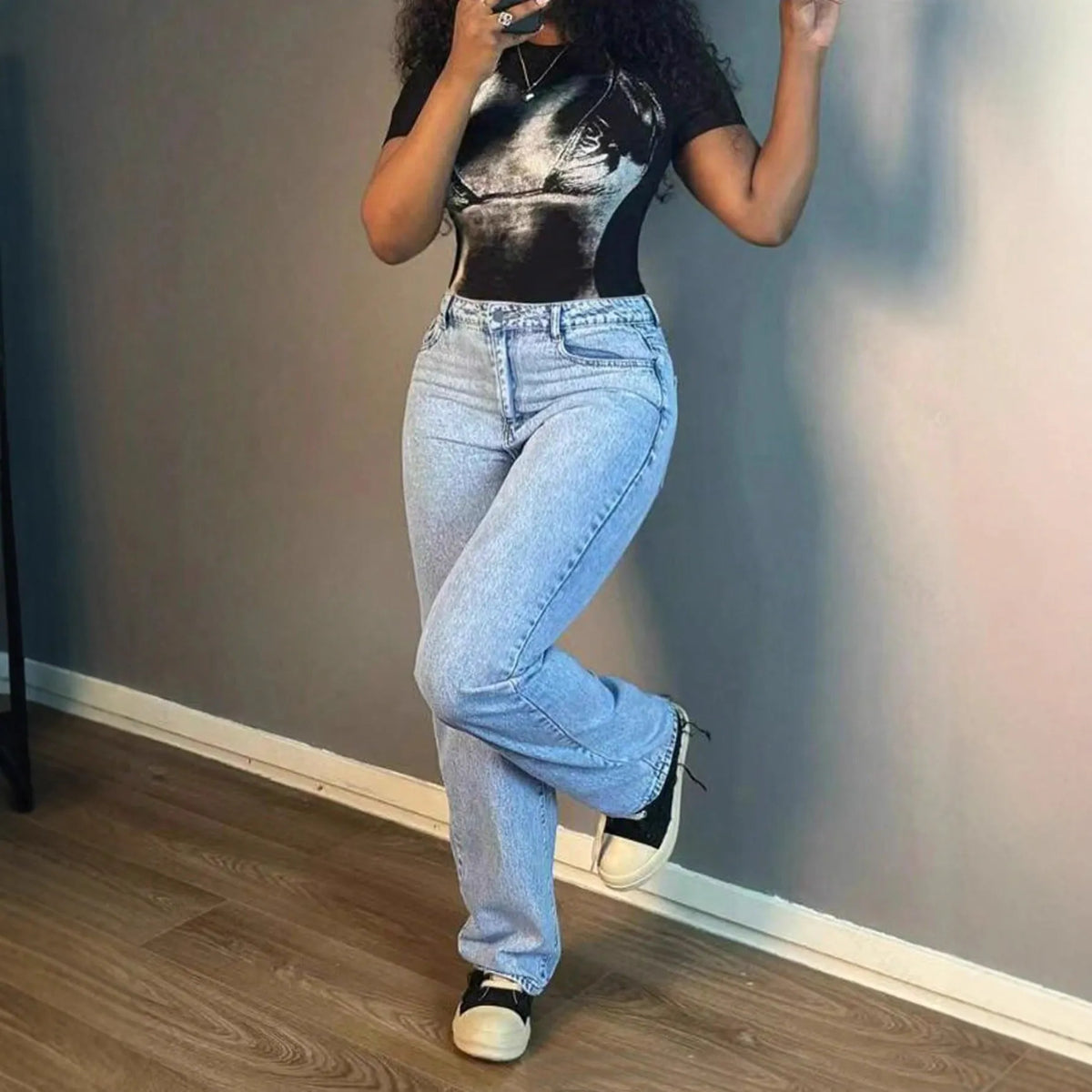 Light blue cotton denim straight leg jeans for women with mid waist and non-ironing finish, sizes XS to XL