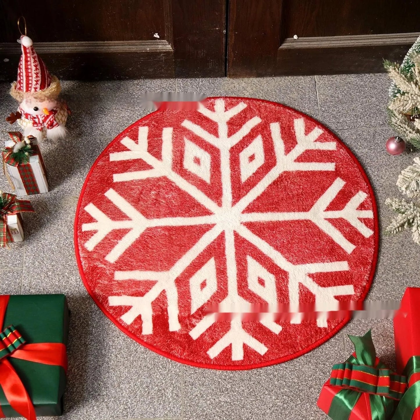 Round Christmas carpet with festive design on soft polyester fibre, showing 60cm and 80cm size options