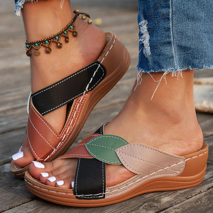 Women's black peep-toe slippers with cross-strap and thick polyurethane sole
