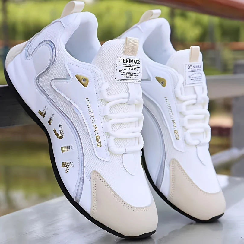 Stylish lace-up sneakers for men in colorblock design, with breathable mesh lining and lightweight, non-slip sole
