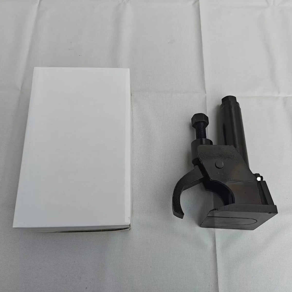 Portable manual tyre peeling machine for 60-1200 tyres, 1000mm max wheel diameter, 12 inch max wheel width.