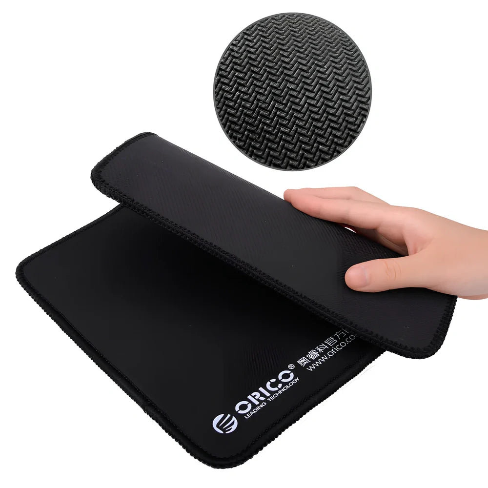 Black gaming mouse pad measuring 300x250mm with natural rubber base and 5mm thickness