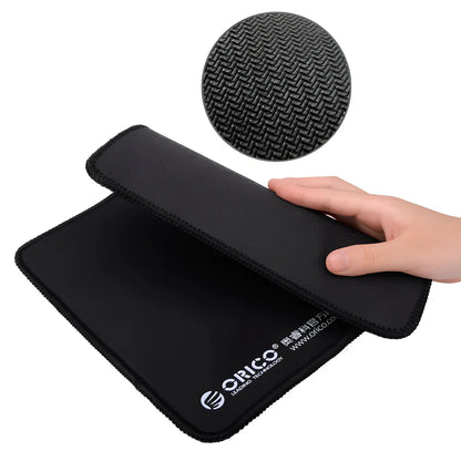 Black gaming mouse pad measuring 300x250mm with natural rubber base and 5mm thickness