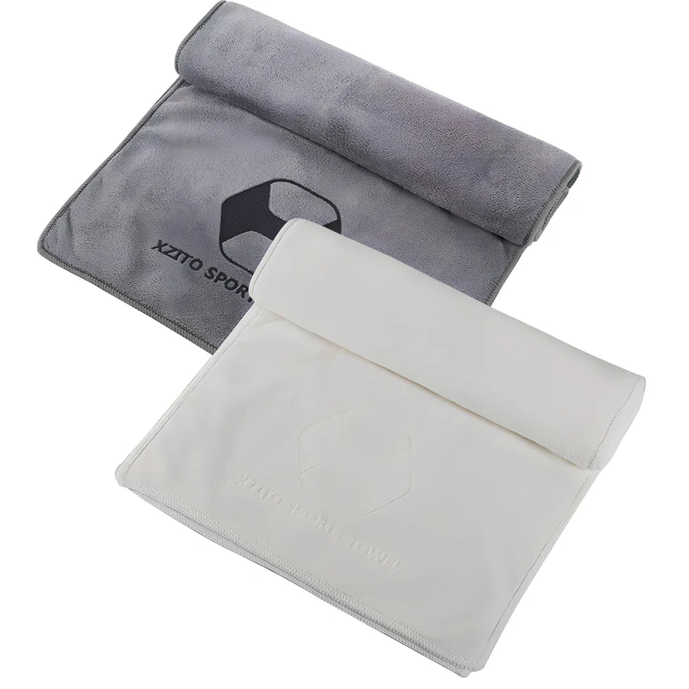 Blue sports sweat absorbent towel with 100x30cm dimensions and polyester-nylon fabric for athletic use