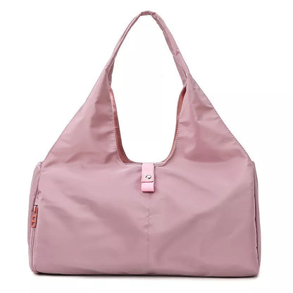 One shoulder yoga bag in black with zipper pockets, 20-35L capacity