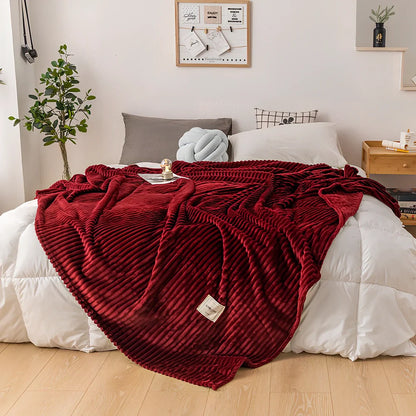 Single layer milk fleece blanket in American plain pattern measuring 200cm x 230cm