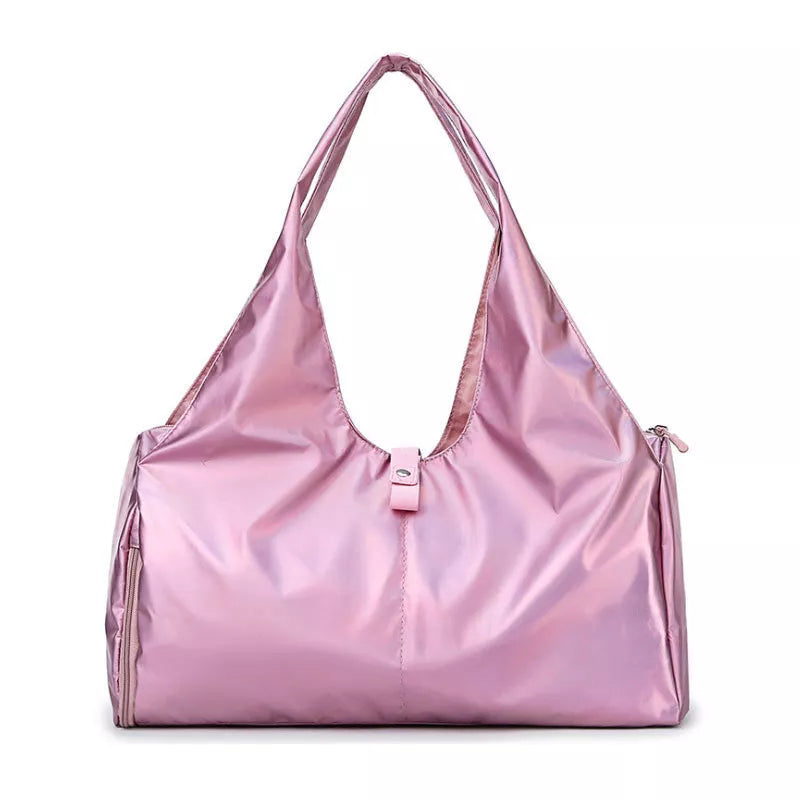 One shoulder yoga bag in black with zipper pockets, 20-35L capacity