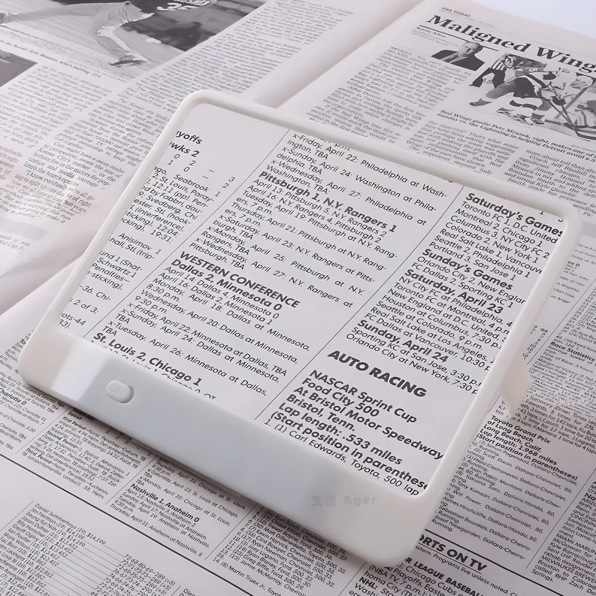 180x140mm magnifying glass with LED reading light showing 3x magnification and desktop/handheld design