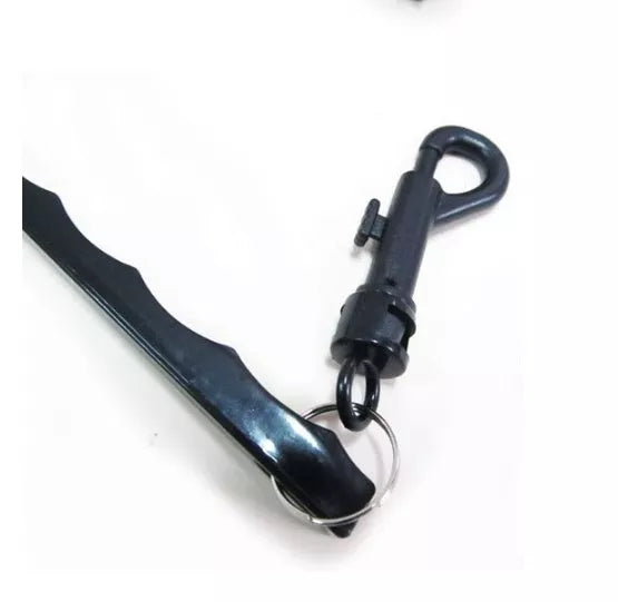 Double-sided golf club cleaning brush with metal and plastic heads for effective cleaning