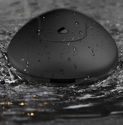 Black drop-shaped running corrector with posture analysis and 11 sports metrics tracking