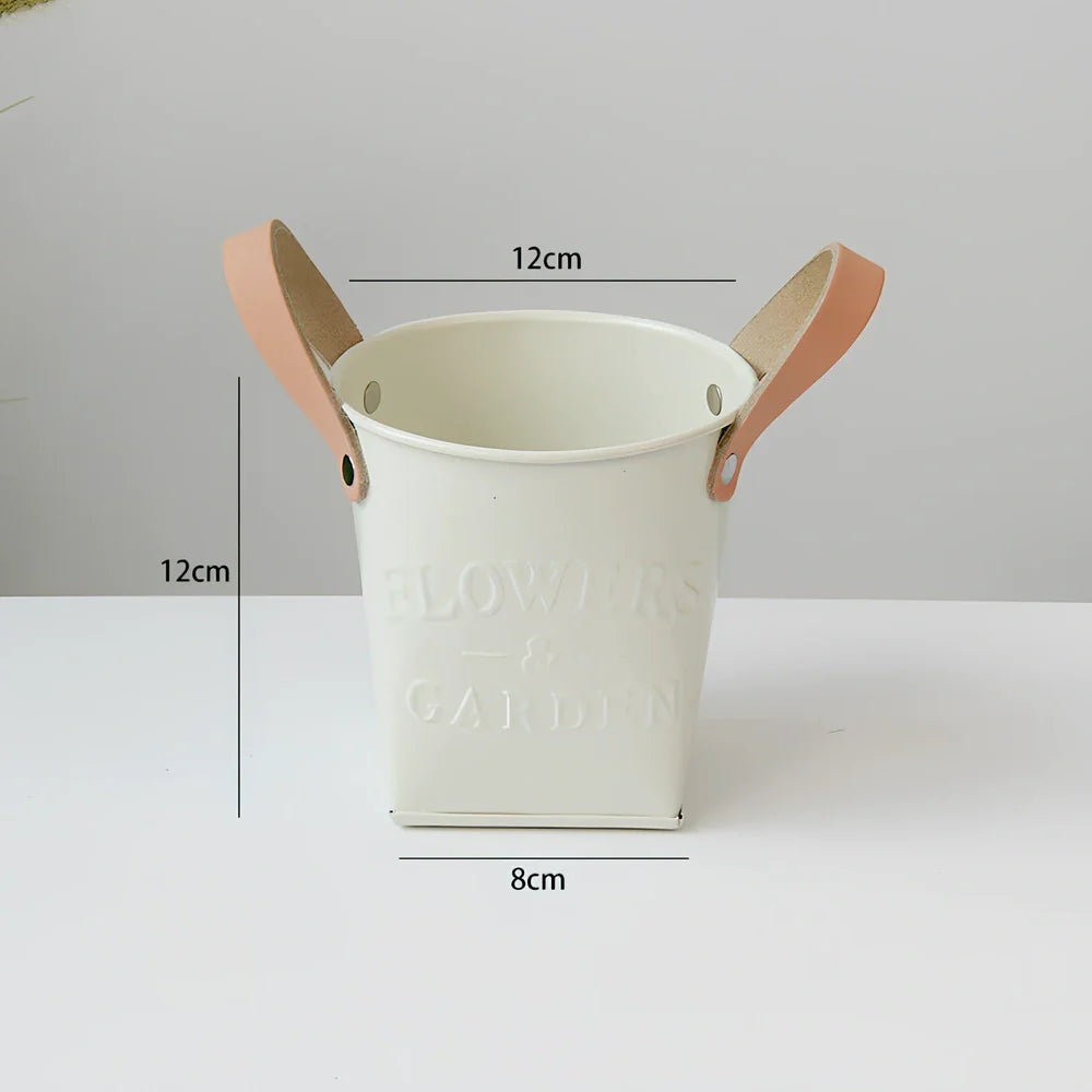 Iron flower pot with manual finishing in 15cm and 10cm sizes for desktop plants