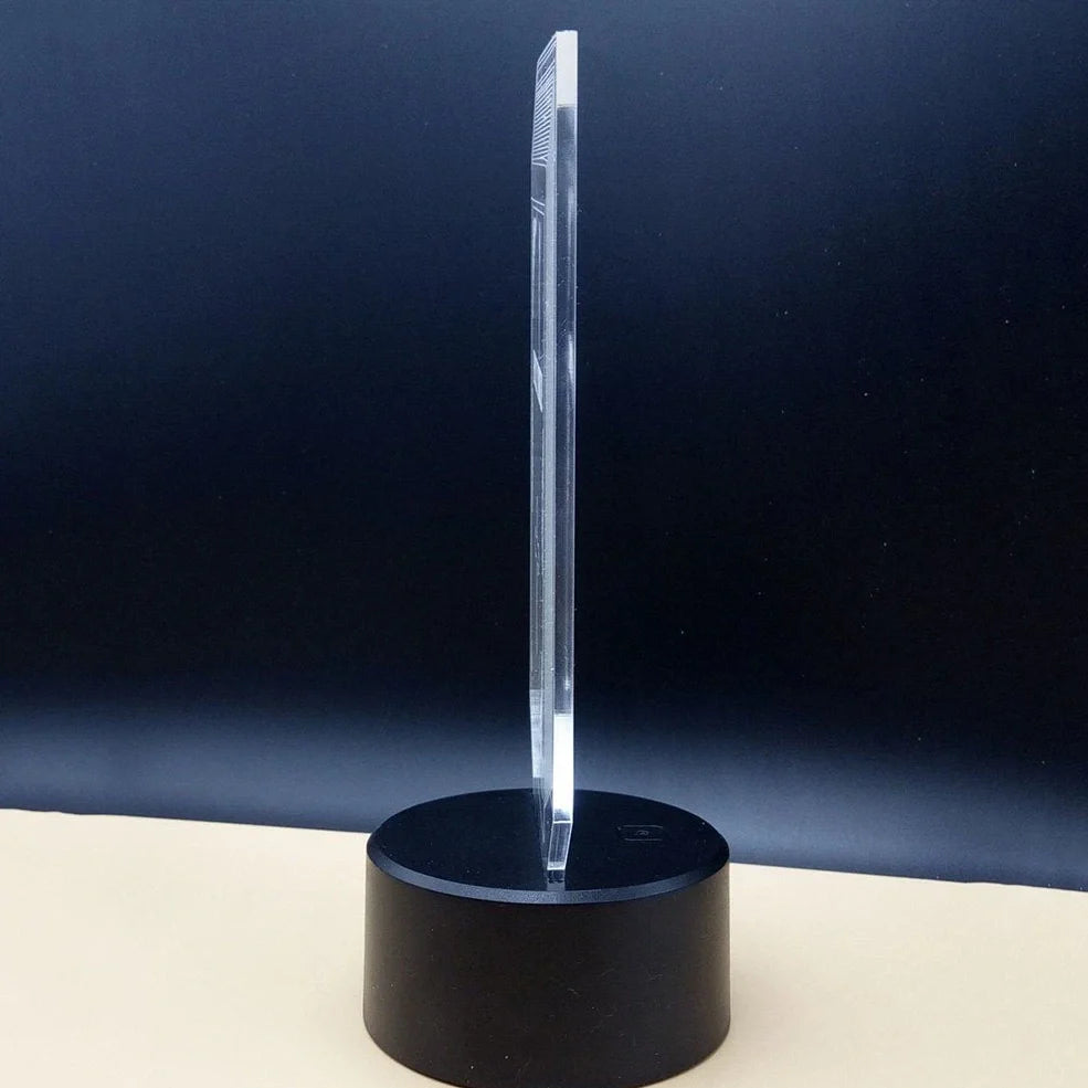 3D brain-shaped LED lamp with colour changing modes and remote control on wooden surface