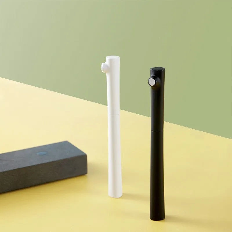 Branch magnet fountain pen with 0.7mm stainless steel nib in black or white resin holder.