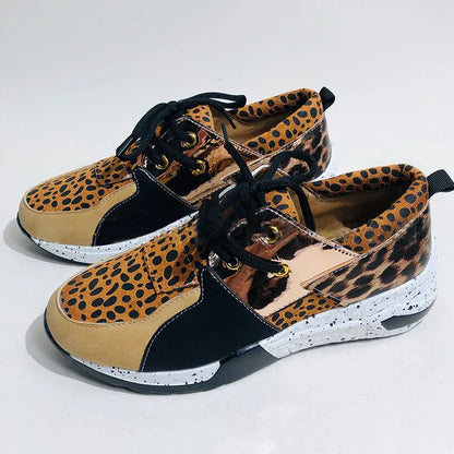 Women's casual sports shoes in black suede with wedge heel and round toe for daily wear