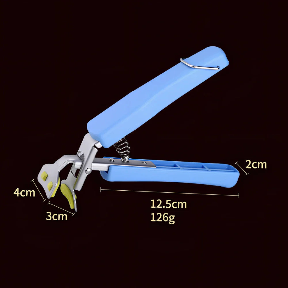 Stainless steel tray holder gripping baking tray with non-slip chuck mechanism and widened handle