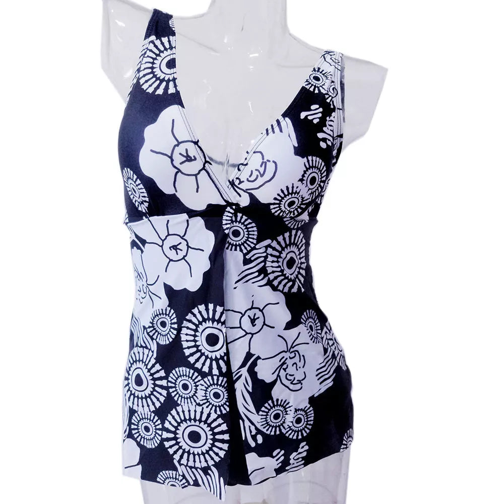 Plus-size one-piece swimsuit with printed pattern in black