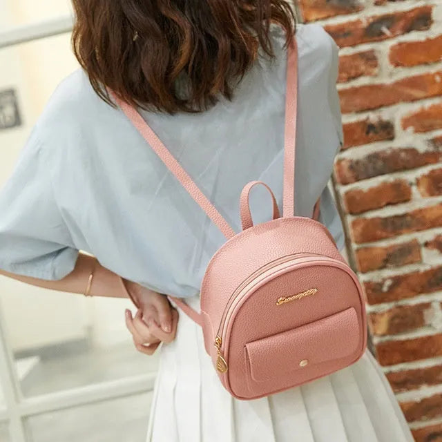 Small women's shoulder backpack in solid colour with zipper closure, dimensions 18.5cm x 8cm x 21cm
