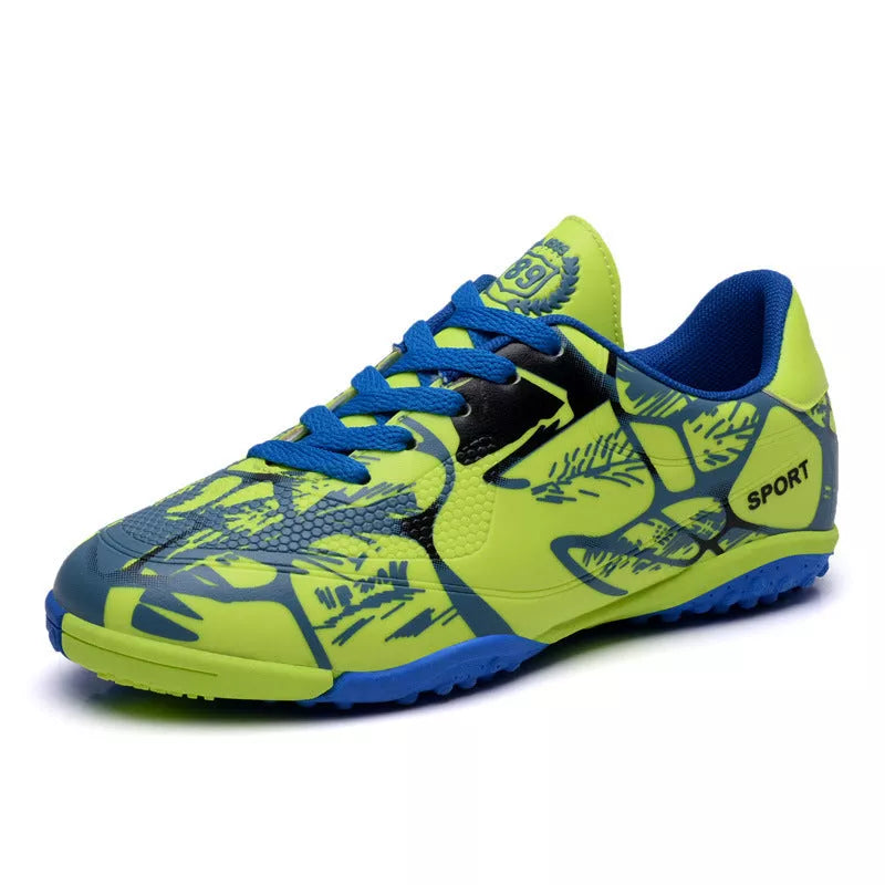 Low-top soccer shoes with rubber nails for boys and girls, available in red, blue, and fluorescent green.