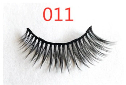 Magnetic false eyelashes for a voluminous, natural look without glue.