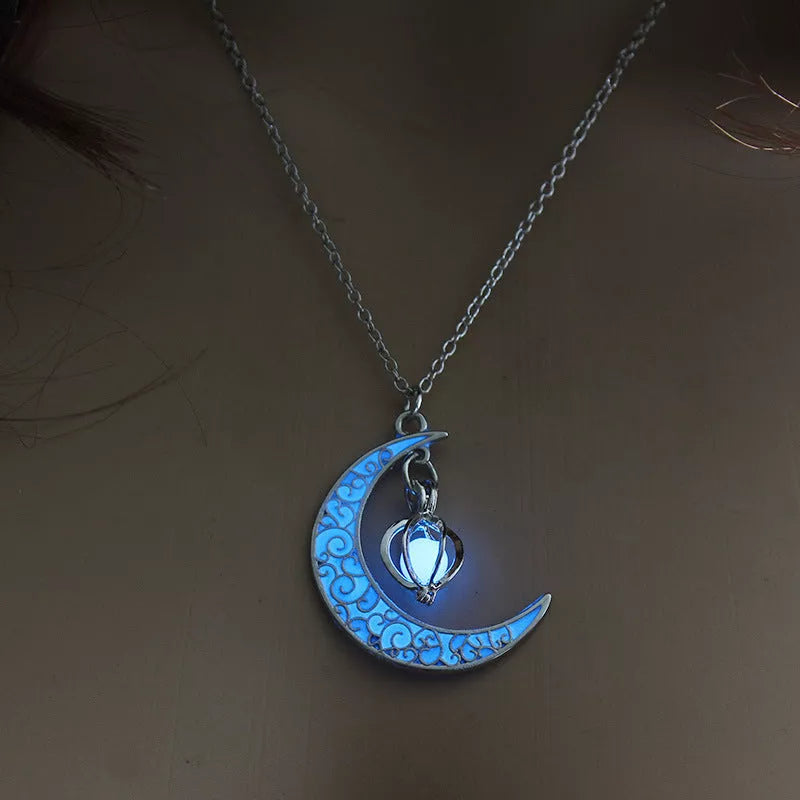 Silver-plated glowing pendant necklace with adjustable chain, luminescent feature