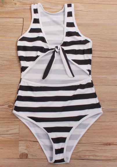 One-piece swimsuit in gules, black, and blue colors, sizes S to XL