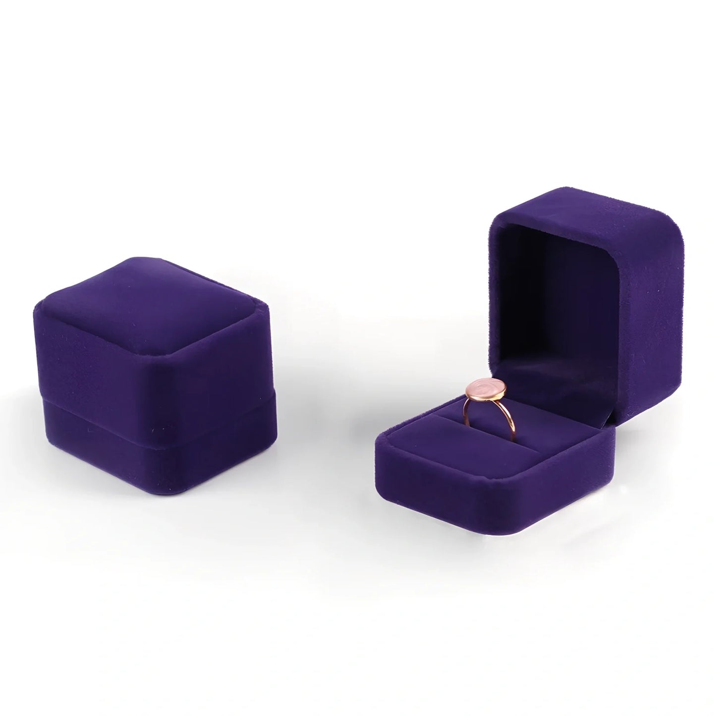 Flannel-lined jewellery box measuring 5x5x4.5cm in beige colour with MDF construction