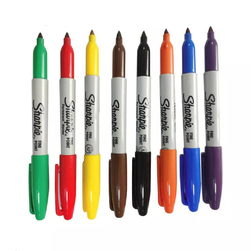 Dustless industrial marking pen with 5000 feet writing capacity in eight colors
