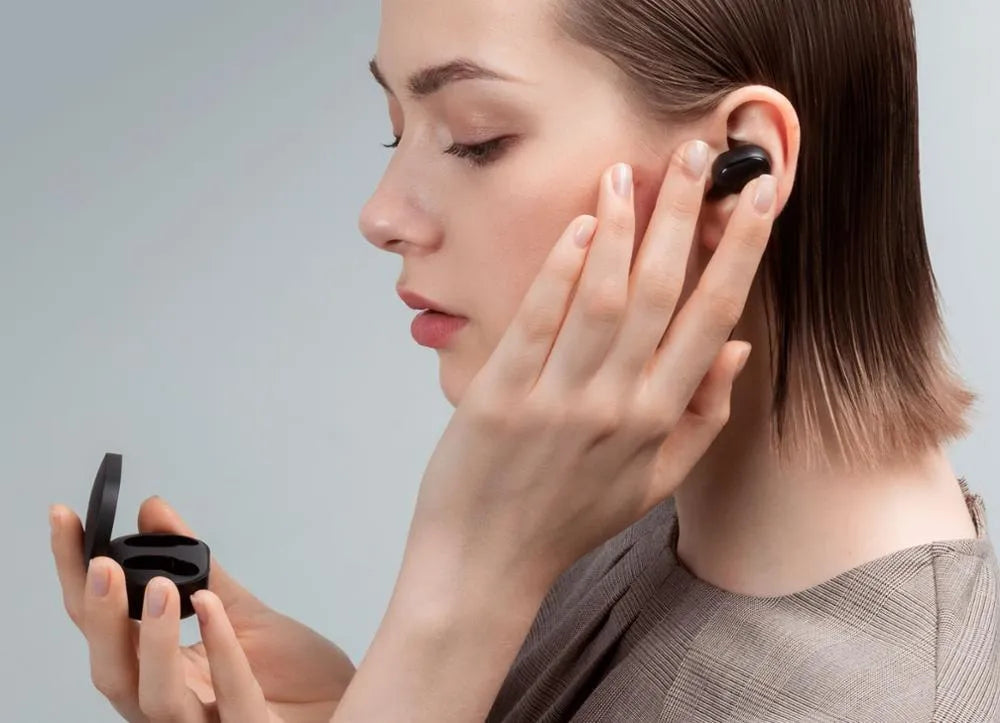 Black AirDots true wireless earbuds with charging case, showing 7.2mm drivers and three earplug sizes