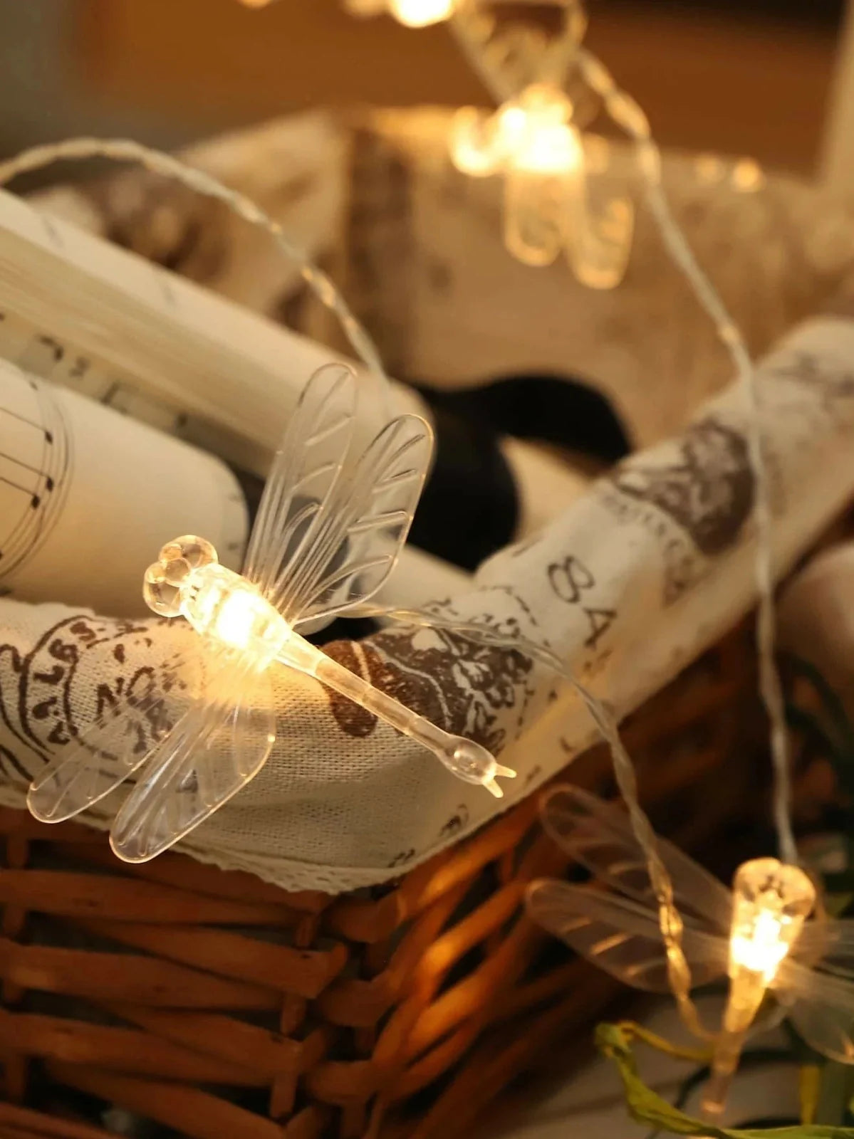 3-metre Christmas light string with 20 butterfly-shaped lights, battery-powered for festive decoration