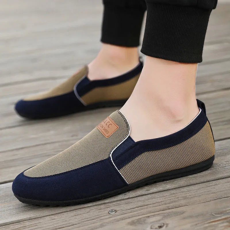 Men's grey canvas lace-up board shoes with round toe and rubber sole.