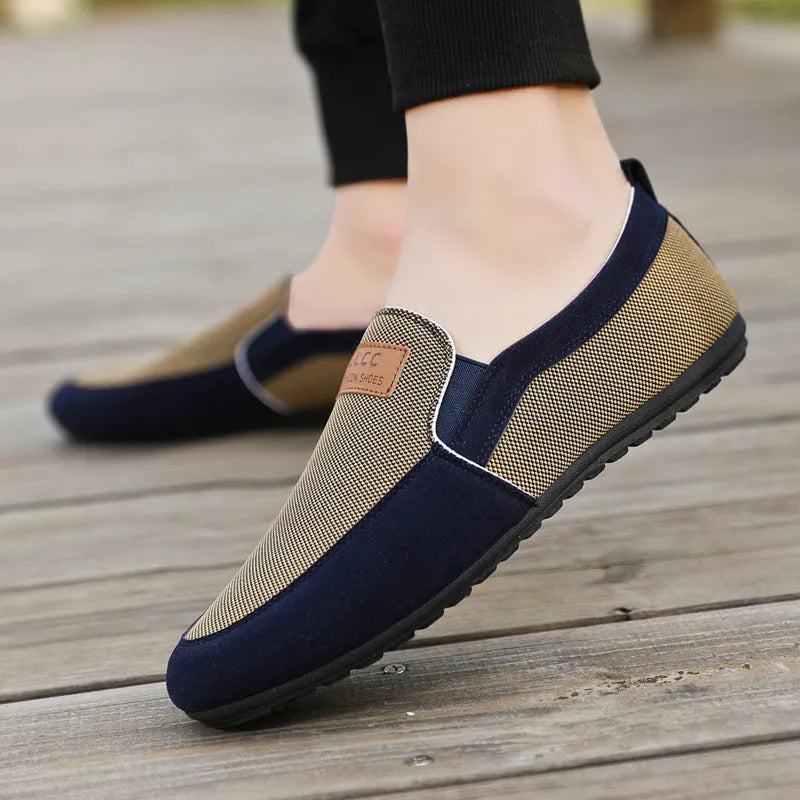 Men's grey canvas lace-up board shoes with round toe and rubber sole.
