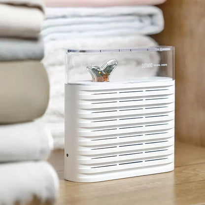 Recyclable cabinet dehumidification box with transparent top and color-changing moisture indicator