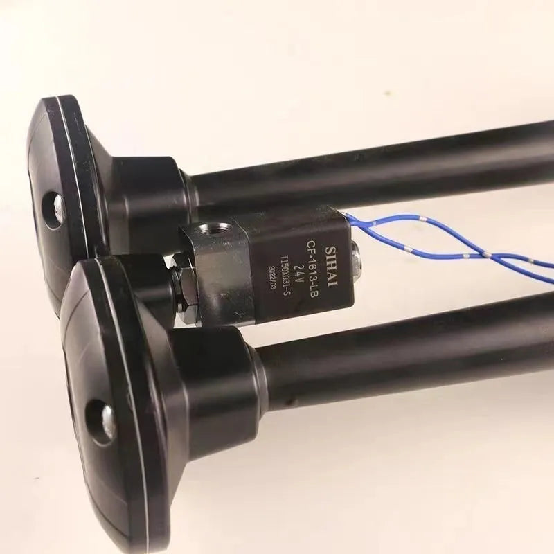 Black dual trumpet air horn with compressor for 12V and 24V vehicle systems
