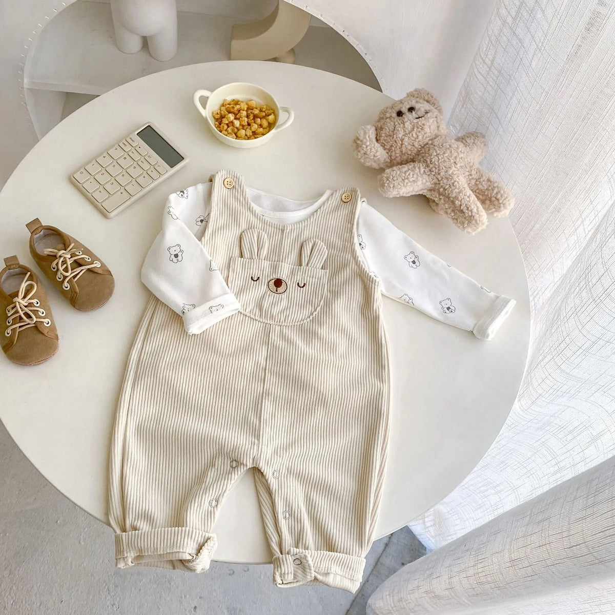 Infant clothing set with suspenders on corduroy trousers and long sleeve top