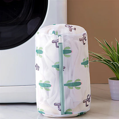 Mesh laundry protection bag with reinforced seams in various sizes from 16cm to 60cm for delicate garment washing