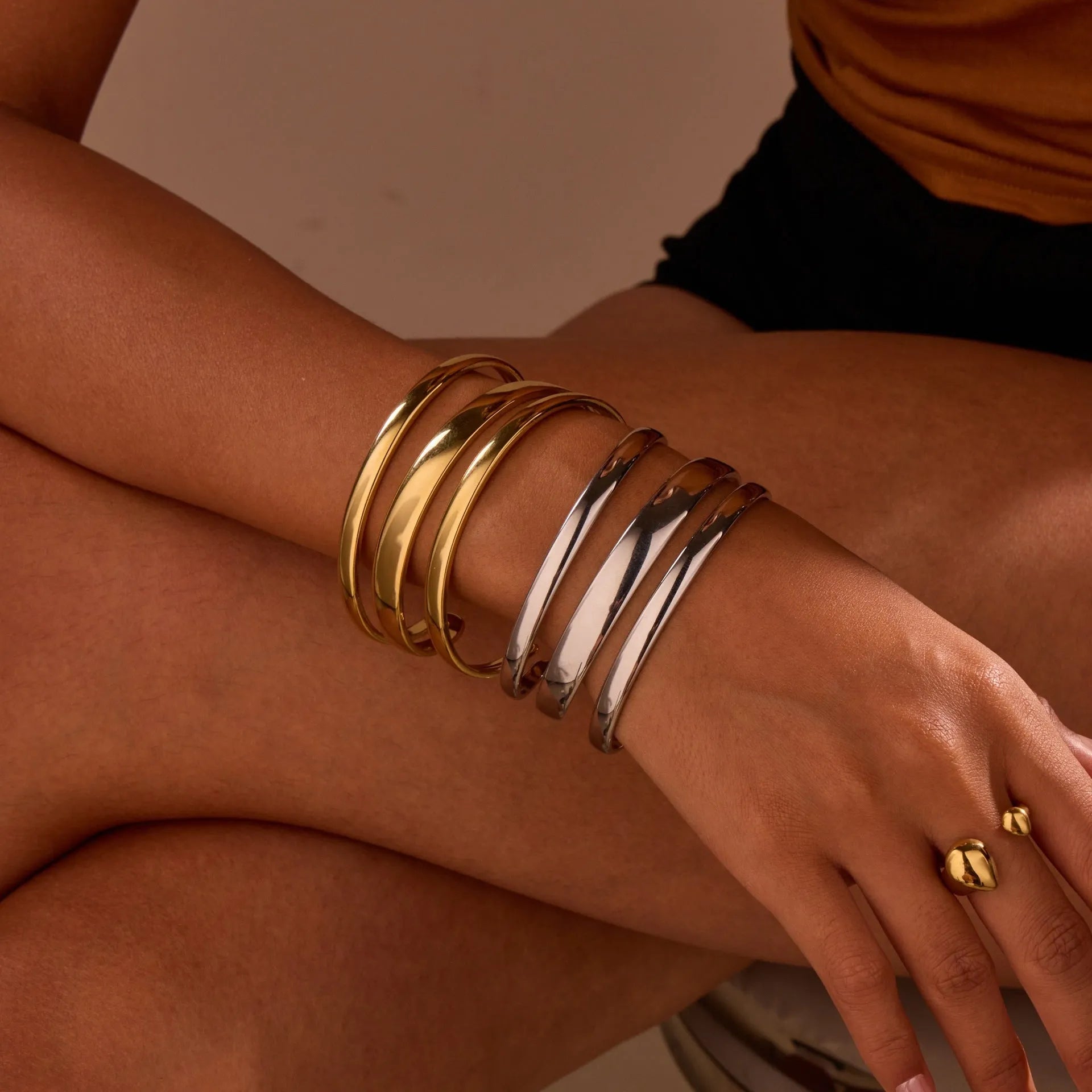 Women's stainless steel bracelet with geometric line design and simple opening clasp in gold electroplated finish