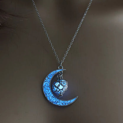 Silver-plated glowing pendant necklace with adjustable chain, luminescent feature