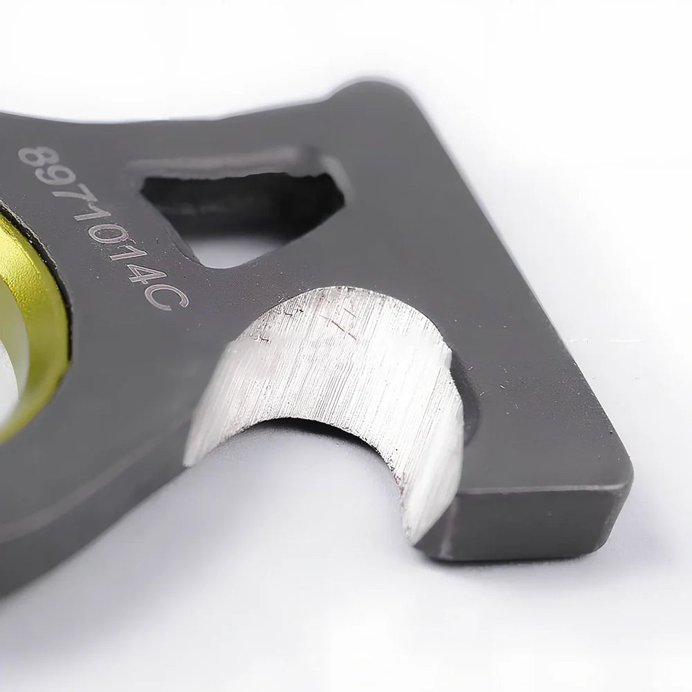 Portable emergency cutting tool with stainless steel blade measuring 4.3cm