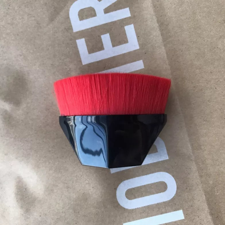 Professional foundation brush kit for BB cream and loose powder application in black, white, and pink