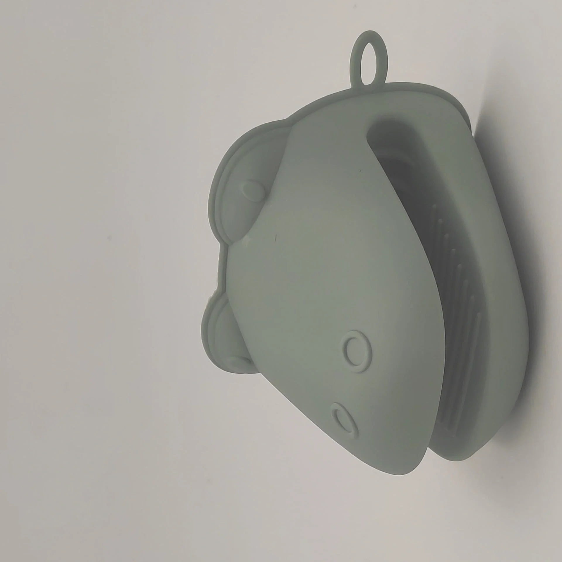Silicone oven mitts with animal design for heat insulation and anti-slip safety
