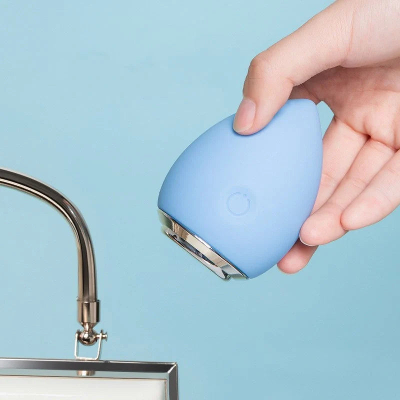 Electronic Cleansing Egg in pink and blue for deep skin cleansing