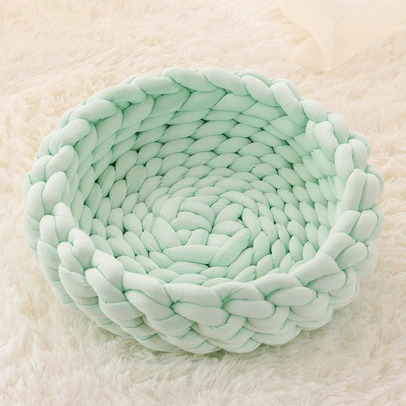 Soft, plush pet bed in various colors and sizes for cats and dogs to sleep comfortably
